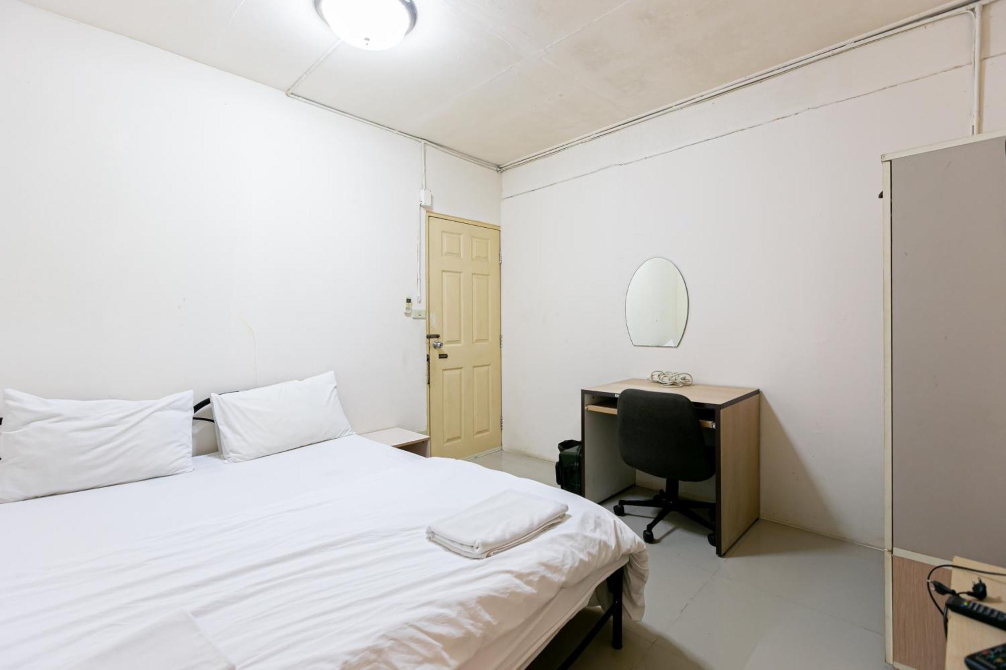 Freesia Saladaeng Silom Apartments Bangkok Exteriér fotografie